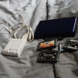 Ds lite with a charger and 6 games